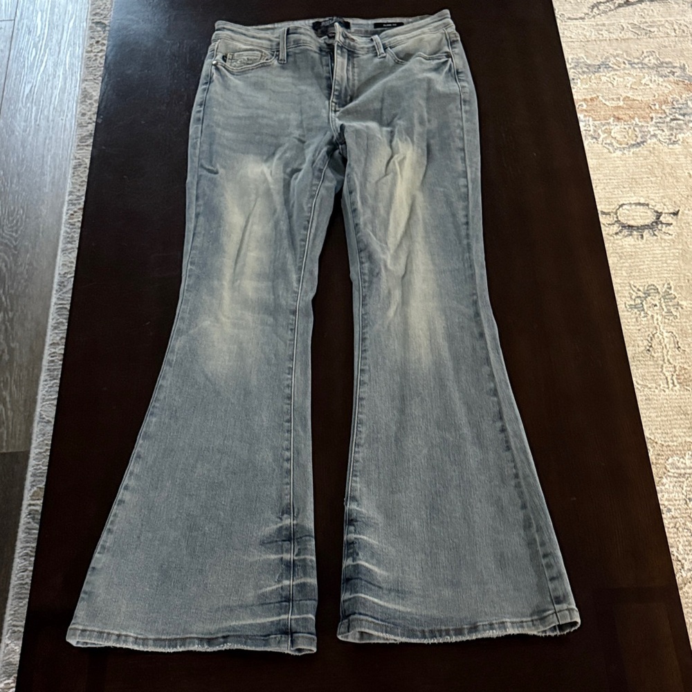 Judy Blue Light Wash Flare Jeans